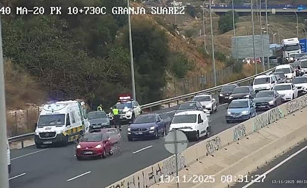 The accident on the MA-20 happened some 200 metres before the Carlos Haya false tunnel on Thursday.