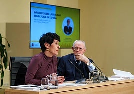 Elma Saiz and Antón Costas during the presentation of the report.
