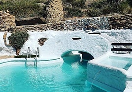 Swimming pool of the Balcones de Piedad caves.