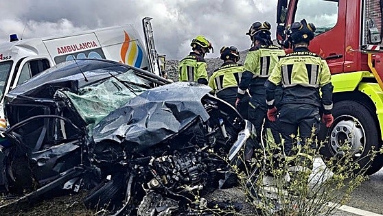 Head-on crash involving ambulance and car on road between Ronda and Malaga leaves ten injured and a pet dog dead
