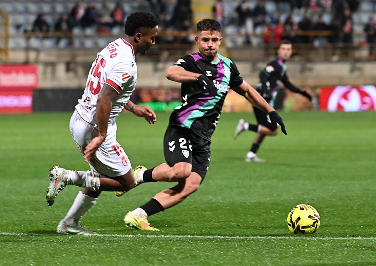 Imagen secundaria 1 - Sergio Pellicer on the brink after another grim night for Malaga CF