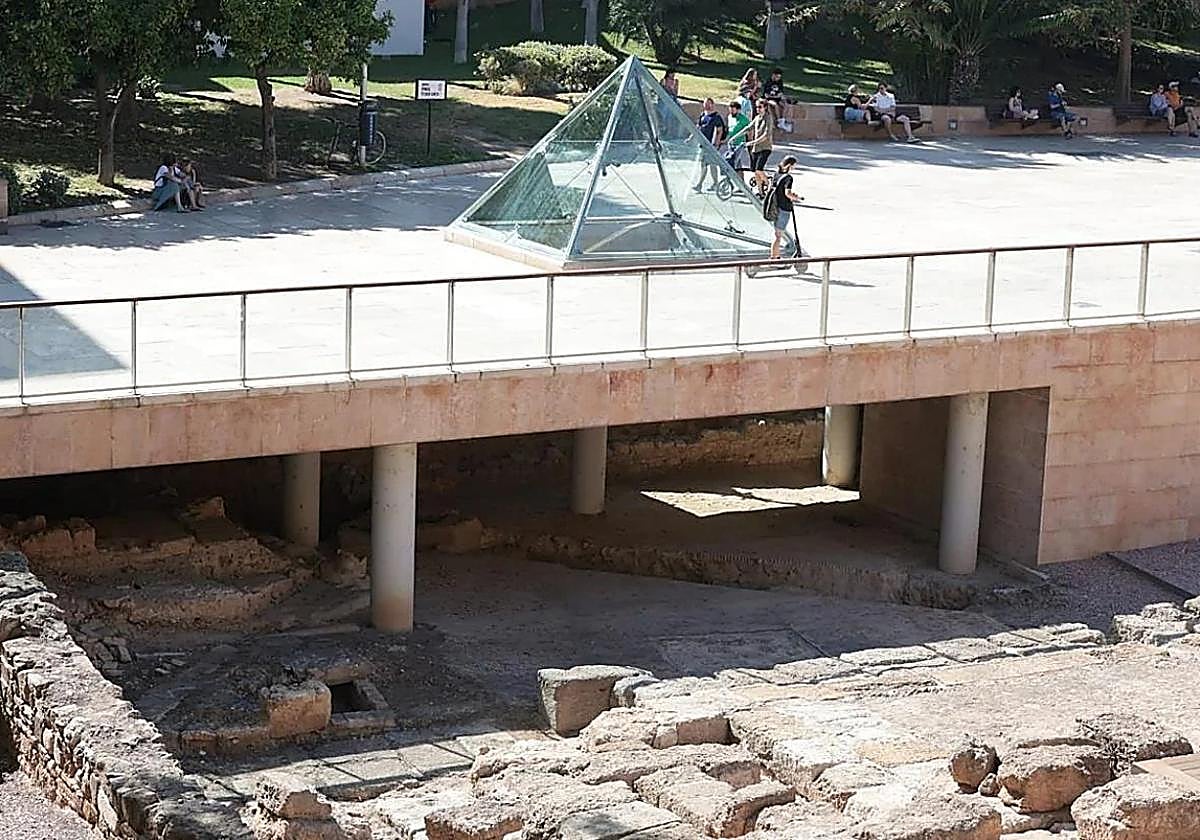 The area below Calle Alcazabilla has seen several failed attempts to open it to visitors over the past five years.