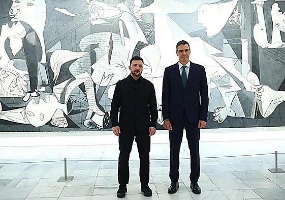 Volodymyr Zelensky and Pedro Sánchez pose in front of Picasso's Guernica at the Reina Sofía Museum.