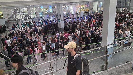 Growing unease about Malaga Airport passport check queues: 'Some people have been waiting for more than two hours'