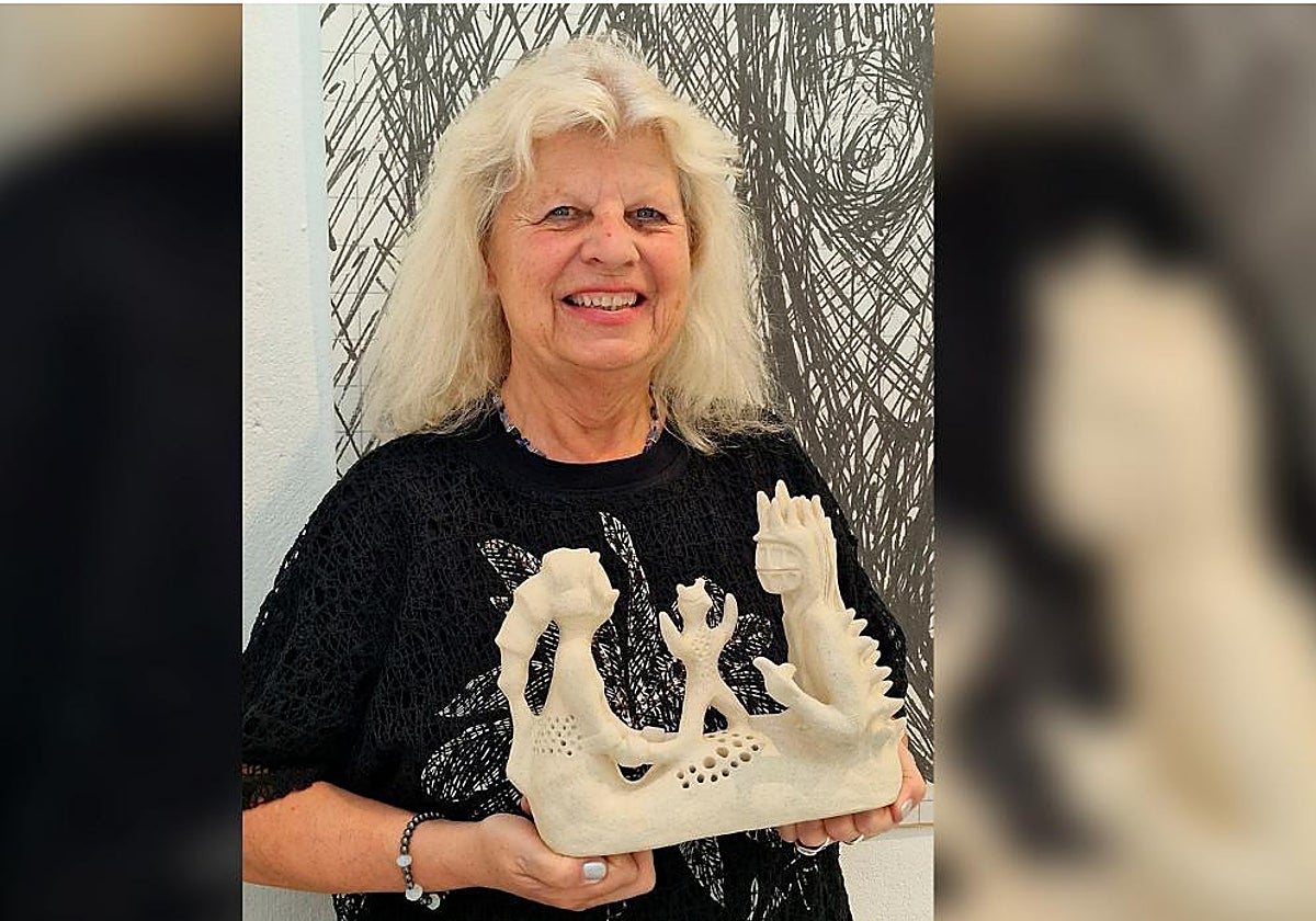 Sculptor Anette Skou with one of her pieces.