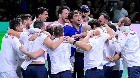 Spain lose Davis Cup tennis final as Italy secure third straight title