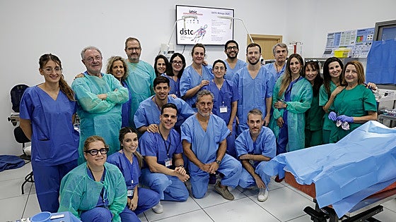 Surgeons from all over Spain learn how to save lives in critical situations with training at Malaga hospital