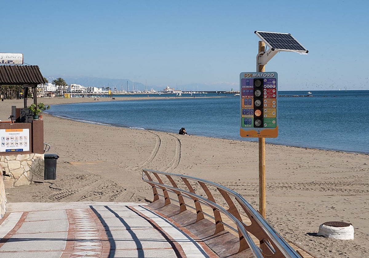 Image of one of the 20 devices installed on the beaches of Benalmádena.