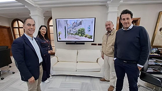 Town hall signs revitalisation agreement aimed at boosting trade in Benalmádena Pueblo