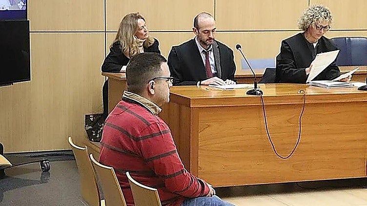 Man sentenced to 15 years for killing his mother with a mop and cushion in Valencia