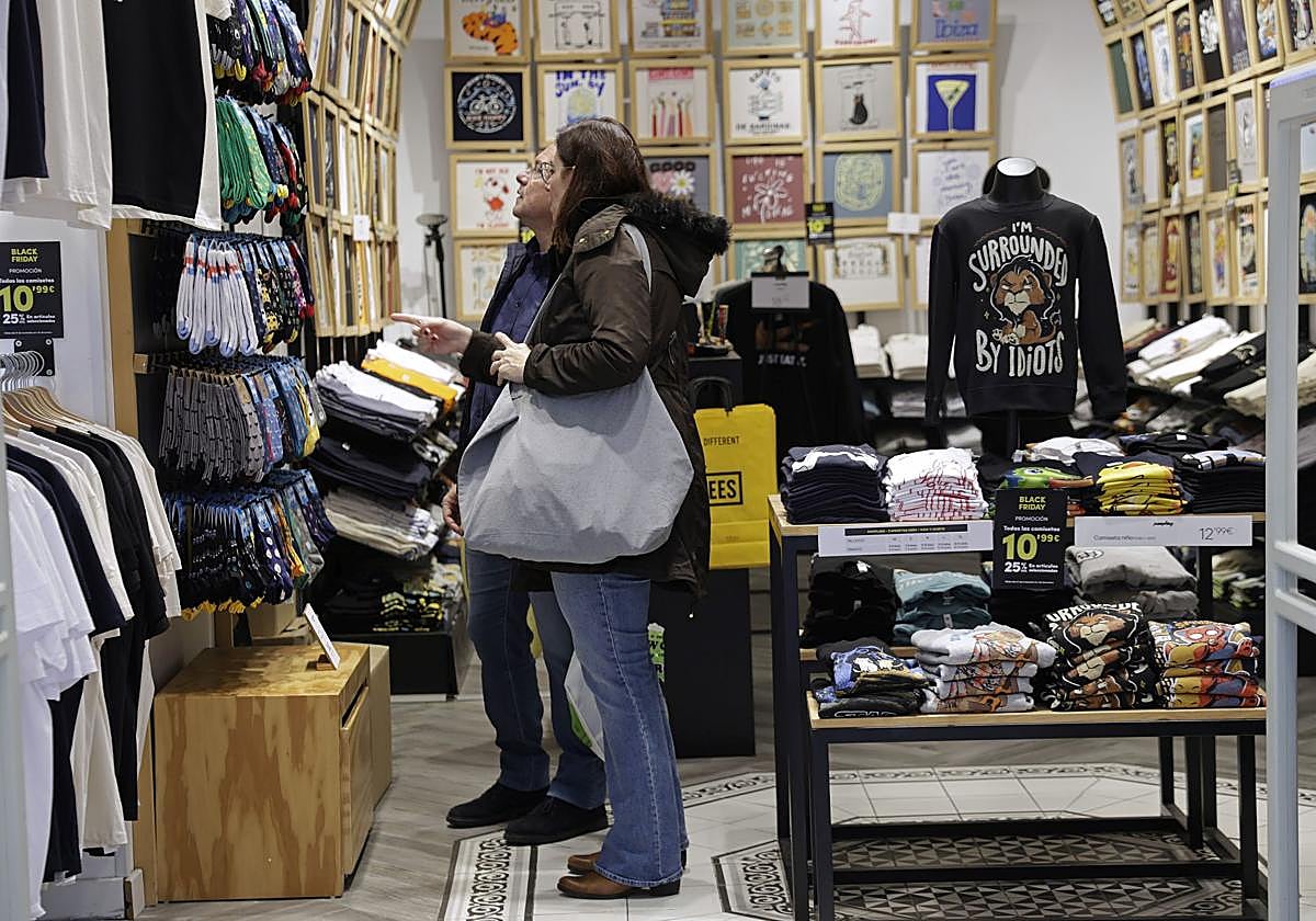 More than 16,300 people hired in Malaga province's retail, hospitality and logistics sectors during Christmas campaign