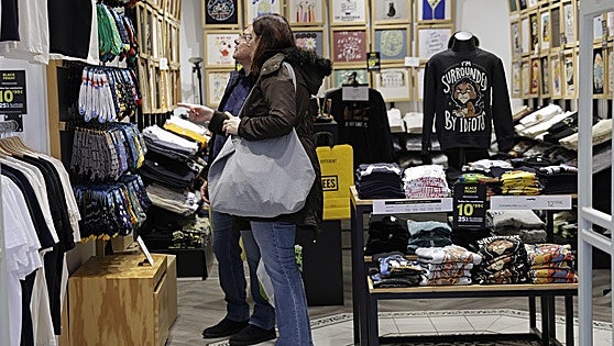 More than 16,300 people hired in Malaga province's retail, hospitality and logistics sectors during Christmas campaign