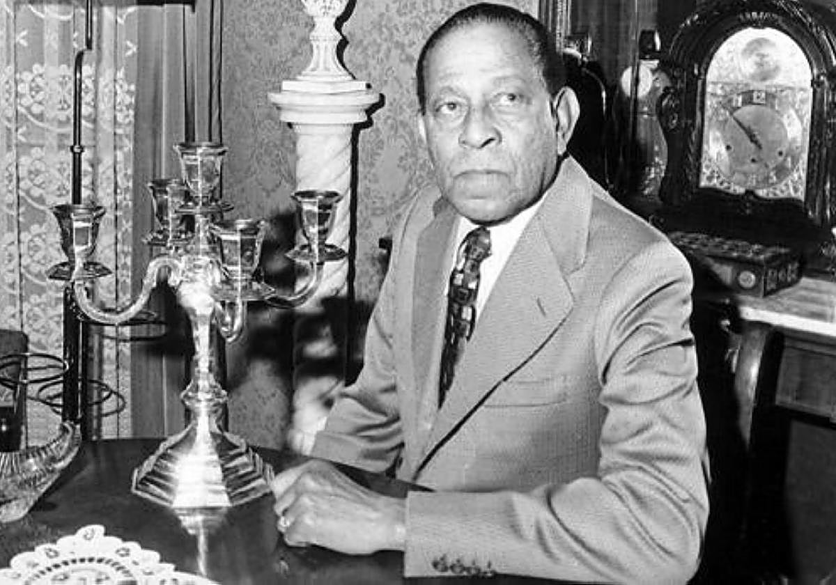 Antonio Machín received widespread acclaim throughout Spain.