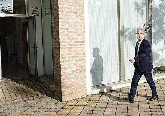 Archive photo of the mayor of Estepona on his way to the court.