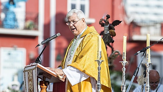 The multilingual priest of Torremolinos