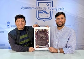 Omar Ortiz (l) announces the charity concert.