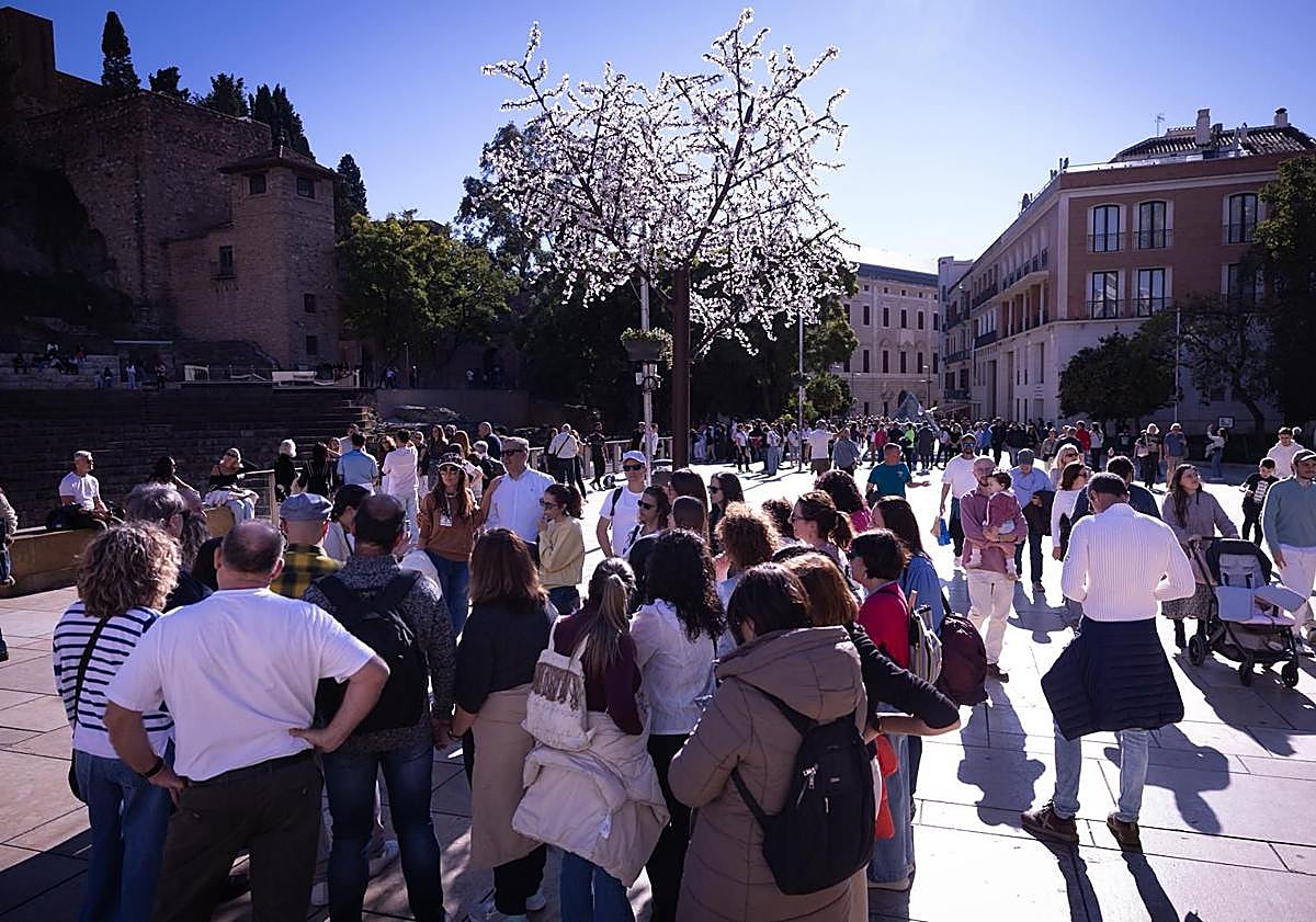 Imagen principal - First big Christmas weekend in Malaga: &#039;Crowded and very warm&#039;