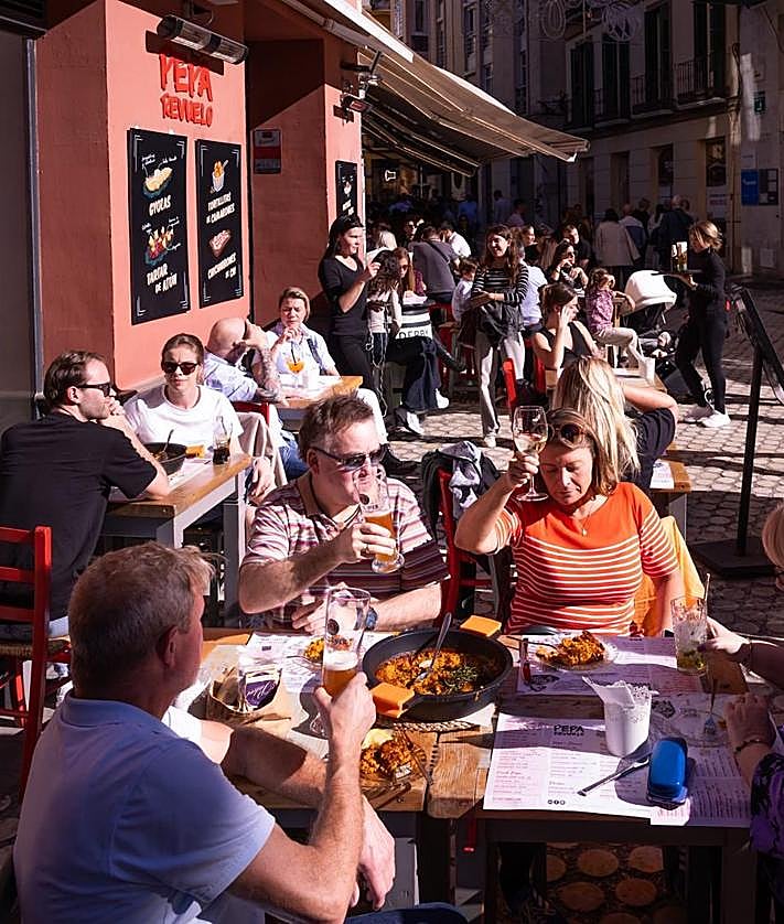 Imagen secundaria 2 - First big Christmas weekend in Malaga: &#039;Crowded and very warm&#039;