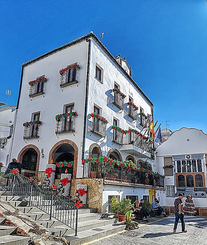 Imagen secundaria 2 - Recycled Christmas decorations around Canillas de Aceituno