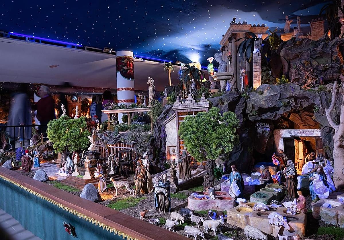 Nativity scenes around the city in pictures
