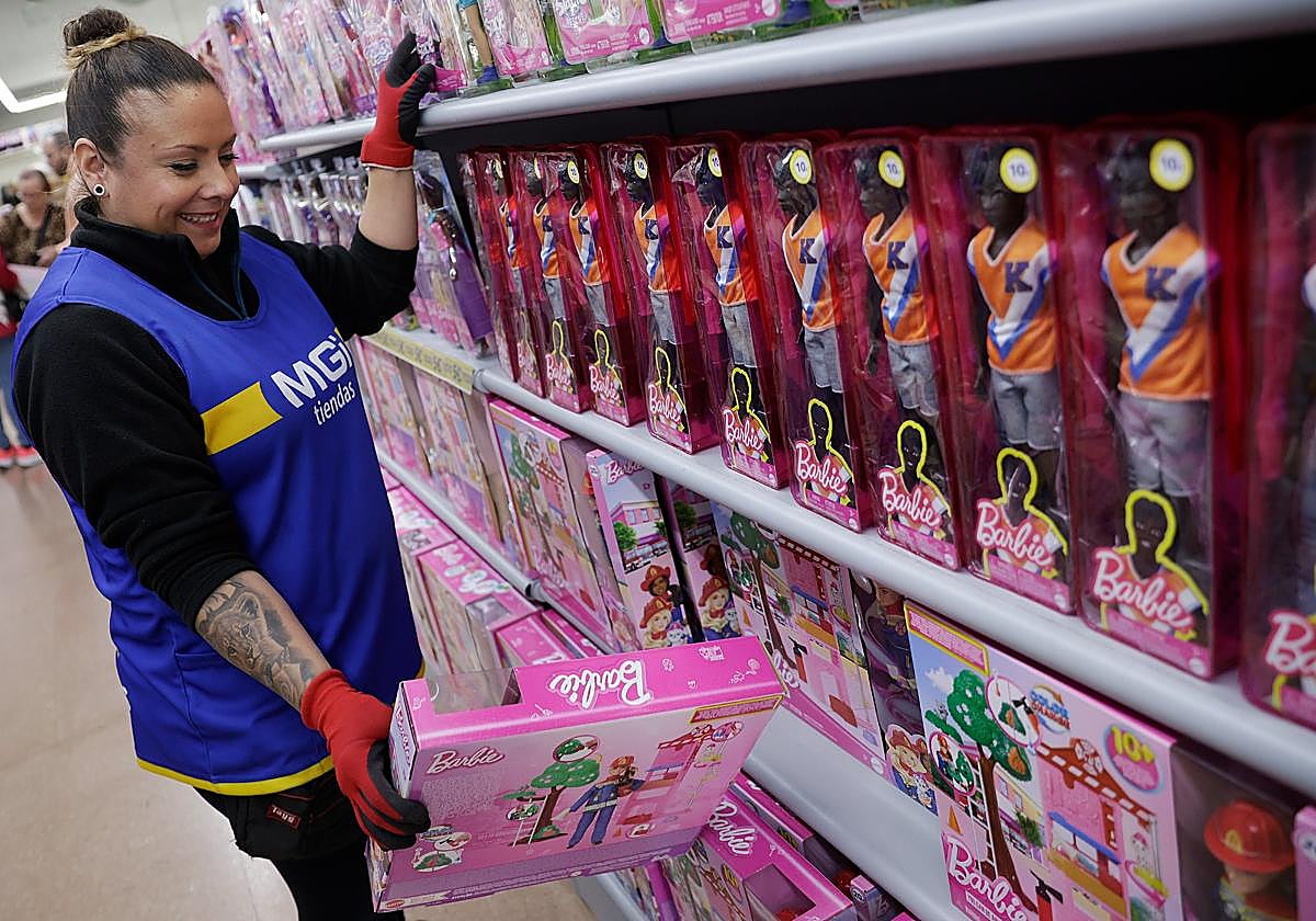 Employee of the MGI shop in Málaga Nostrum.