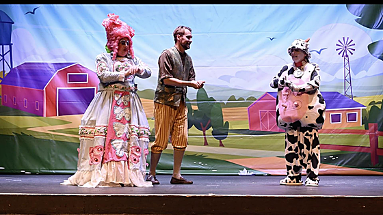 Salón Varietés theatre offers a magical adventure above the clouds