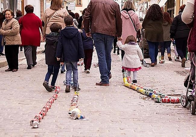 Dragging of cans in Archidona