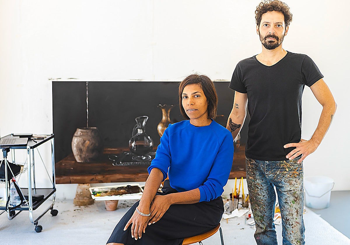 Flor Reiners and Fabio Baroli, in front of a piece by the Brazilian artist, at Finca Las Tinajas in Marbella.