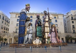 Image of the world's largest nativity scene, now open to visitors in Alicante's city hall square.
