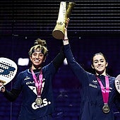 González and Fernández with the trophy on Sunday.