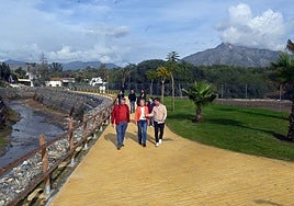 Mayor Ángeles Muñoz on the new river path linking Nueva Andalucía and Puerto Banús.