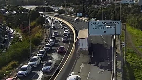 Crash on A-7 motorway causes eight kilometres of traffic tailbacks on the Costa del Sol