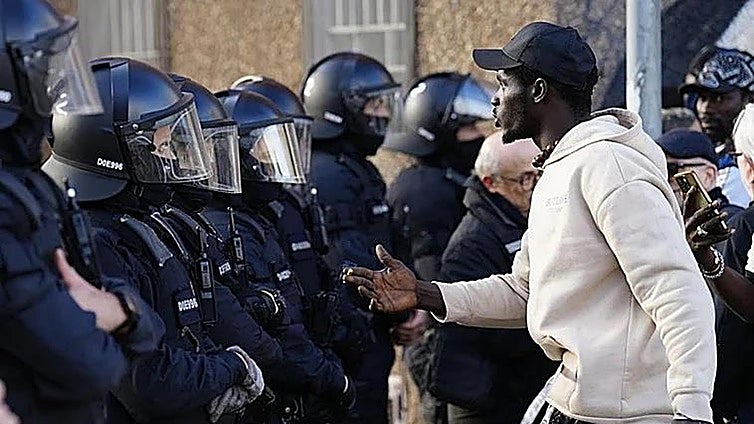 Around 400 squatters evicted by riot officers from abandoned school in north of Spain