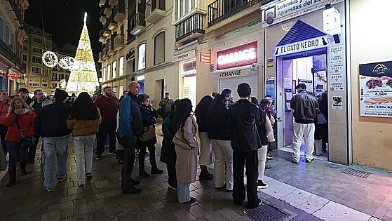 How much have people in Malaga and along the Costa del Sol spent on average trying their luck in Spain's huge Christmas lottery draw?