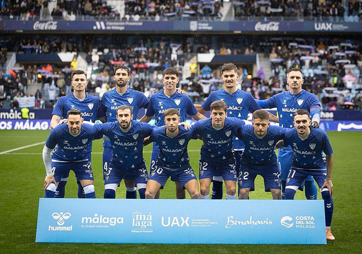 Imagen principal - Malaga CF cap turbulent year with convincing derby win in front of the fans