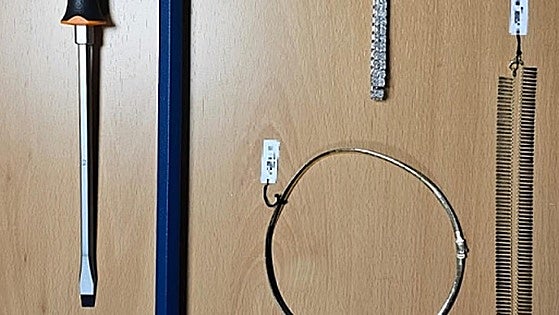 Four gold chokers stolen from jewellery shop in Marbella