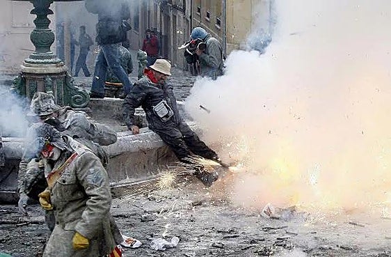 A battle during the 'Festa dels Enfarinats' in Ibi, Alicante.