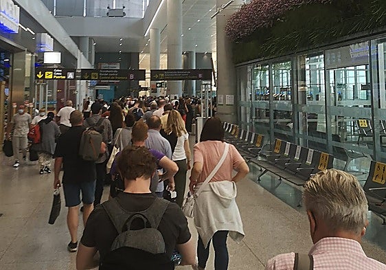 Head of Costa del Sol tourist board blames central government for border control queues at Malaga Airport