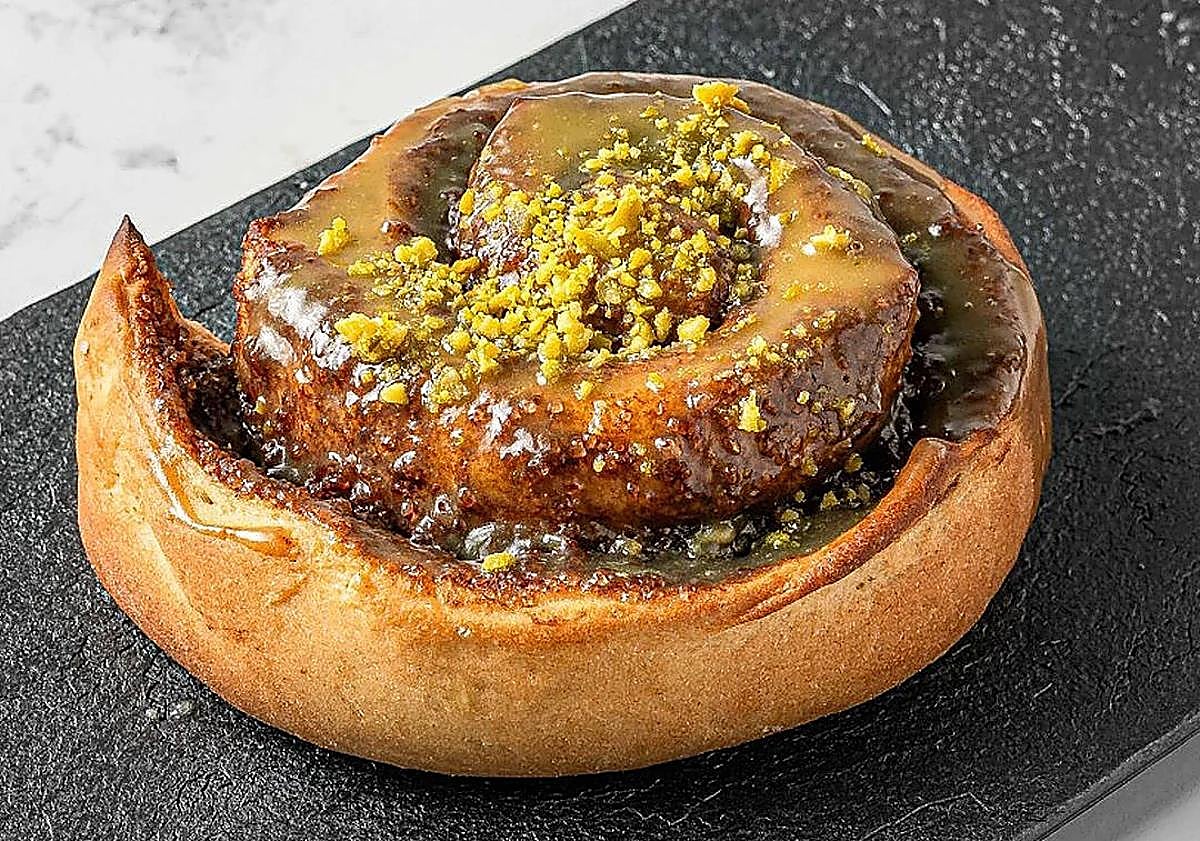 Imagen principal - Top: Marurroll. Bottom: Individual dessert and a Marupop.