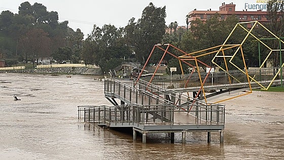 Fuengirola river swells and leaves fords and crossing areas impassable
