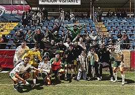 The Antequera squad celebrate their win in Teruel.