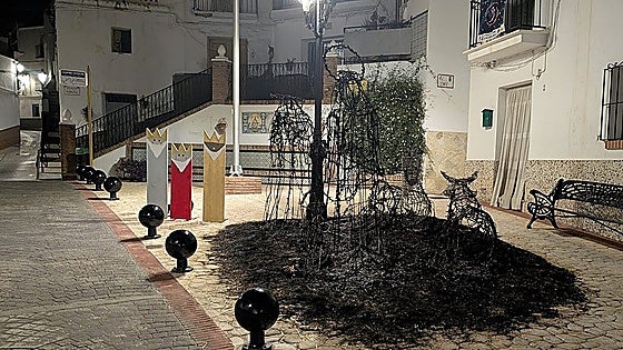 Christmas decorations burned and public spaces destroyed in eastern Costa del Sol towns
