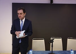 José María Muñoz, appearing before the media.