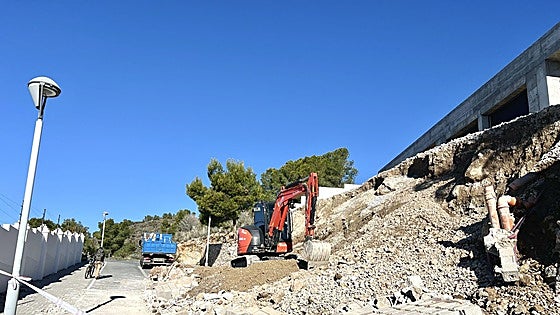 Wall collapses on Granada's Costa Tropical during Storm Francis