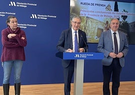 Tourism chief, Francisco Salado (centre), presents the final reckoning for a year in which employment in the sector has grown by 10%.