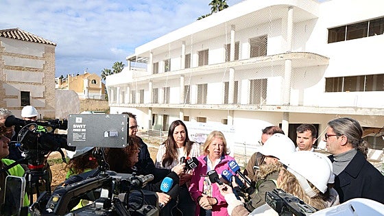 Marbella mayor considers it hasty to remove Julio Iglesias's name from avenue in Puerto Banús