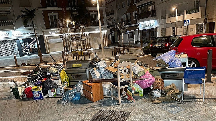 Costa del Sol town issues warning as large amount of waste and furniture is dumped on busy square