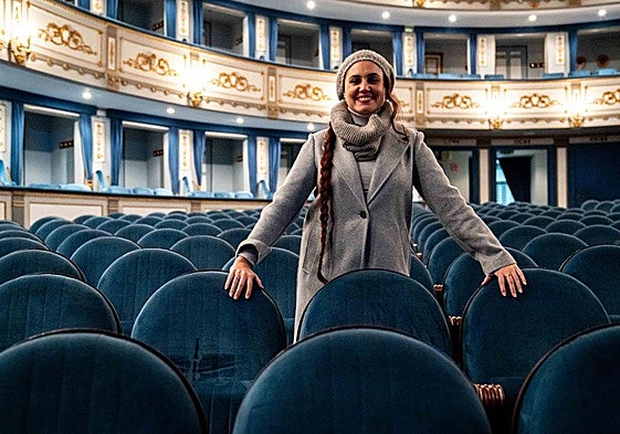 Klaudya, in the stalls of the Teatro Cervantes.