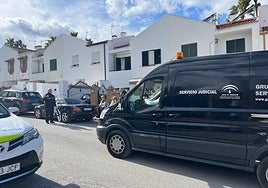 Image of the funeral service vehicle in Alhaurín el Grande.