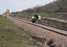Image of the retention wall near the railway line that triggered suspension of service.